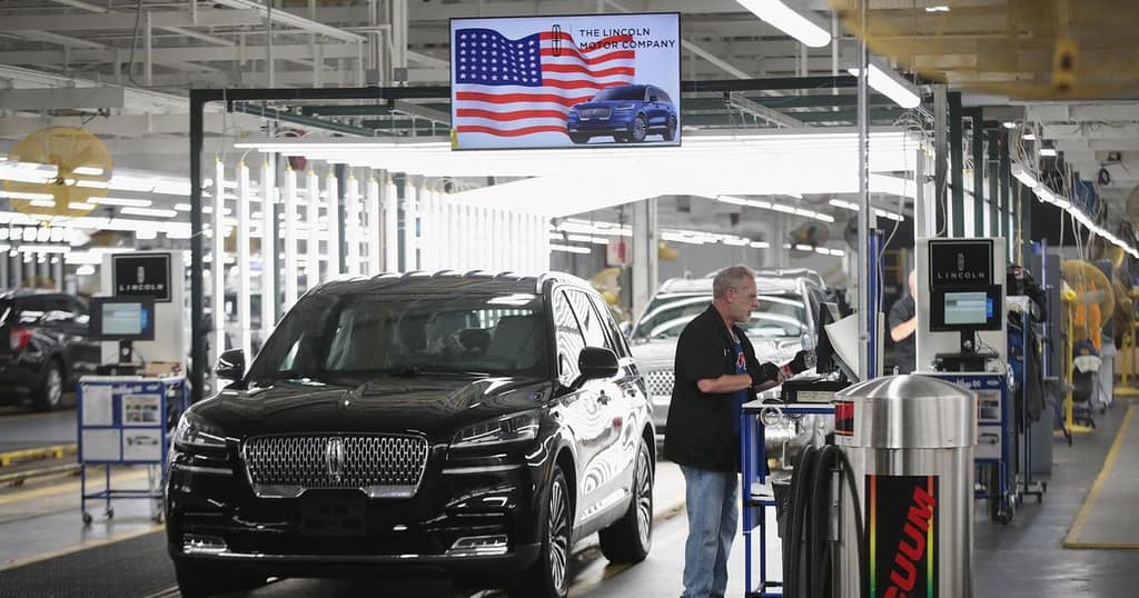 Ford's Chicago Assembly Plant Builds Explorers, Police Interceptors, And Lincoln Aviators